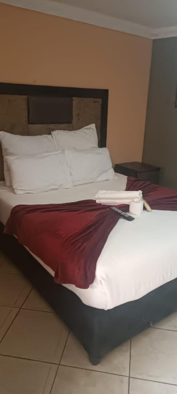 Garden Point Hotel Johannesburg Bagian luar foto
